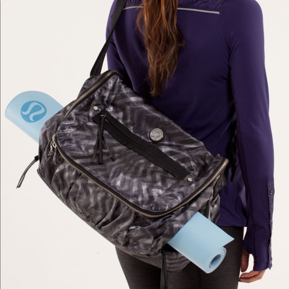 Lululemon yoga moto messenger bag - Picture 8 of 8